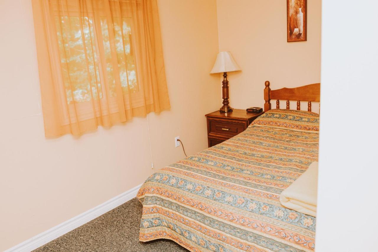 Lang Lake Resort Espanola Ngoại thất bức ảnh