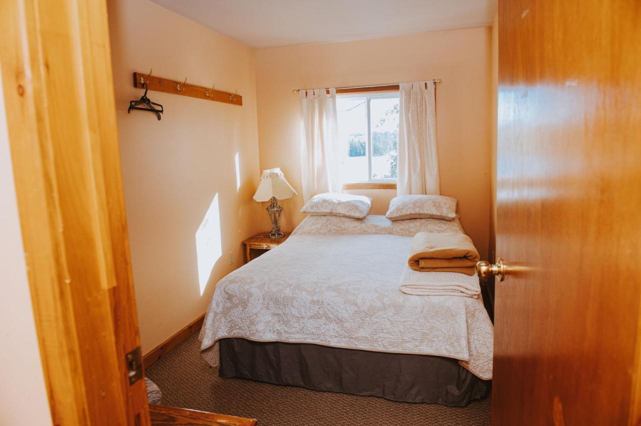 Lang Lake Resort Espanola Ngoại thất bức ảnh